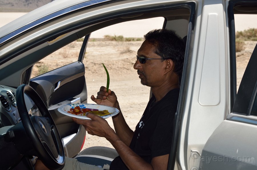 HJS_3993.JPG - Lunch time at the Racetracks - Dhebra, Athanu Kaanda and Marcha