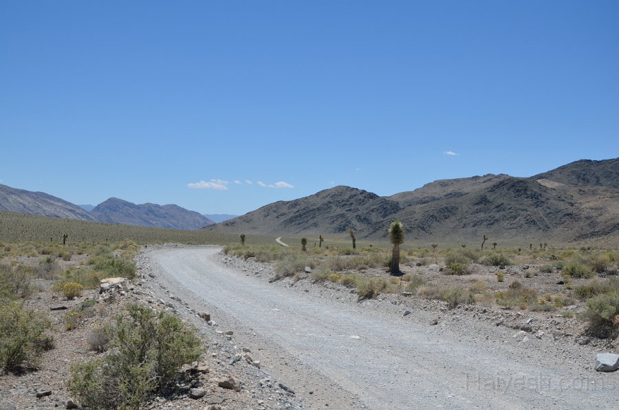 HJS_4017.JPG - On the unpaved drive to The Racetrack 