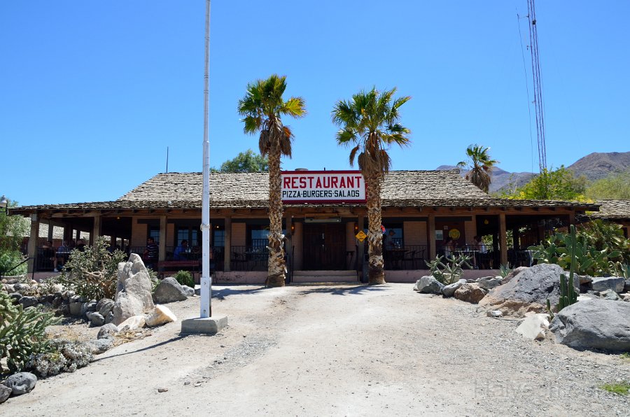 HJS_4526.JPG - Restaurant at Panamint Springs - Great Veggie Burgers and Fries!