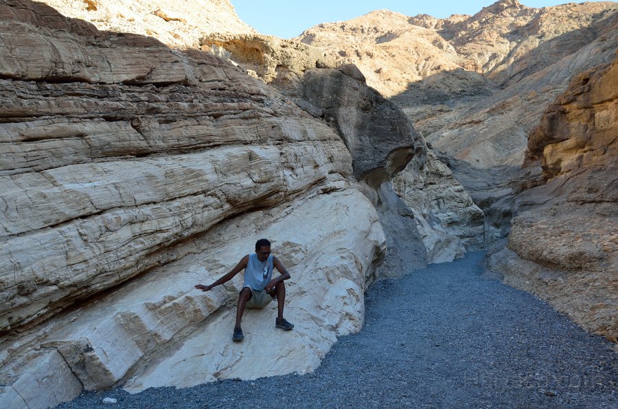 HJS_4578.JPG - Mosaic Canyon - Haiyesh sitting on water-polished marble
