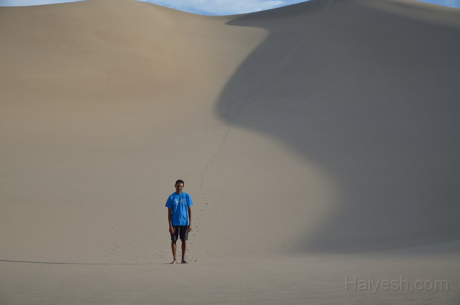 HJS_4808.JPG - Mesquite Sand Dunes at Dawn - The climb down from the peak