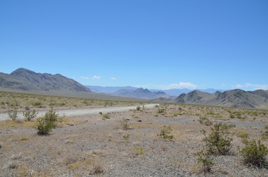 HJS_4015.JPG - On the unpaved drive to The Racetrack 